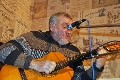Открытие площадки "Классика авторской песни" в ресторан-клубе "Шагал" 6 апреля 2012 года, г. Москва. На сцене Александр Иванов.
