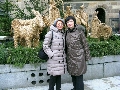 Галина Вайханская и Татьяна Сизова (на фото - слева направо) в Праге перед Храмом святого Вита накануне концерта Галины и Бориса Вайханских в бард-клубе "Прага", состоявшегося 20-го декабря 2012 года