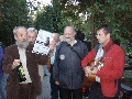 17 сентября 2010 года у могилы Юрия Визбора Игорь Каримов, Владимир Альер и  Михаил Деев.