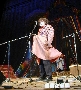 Заключительные концерты Грушинского фестиваля в Москве. Дом Музыки 9 марта 2001 года. Со зрителем шутит Виталий Калашников.