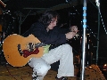 Грушинский фестиваль - 2001. На 3-й сцене Тимур Ведерников и новая гитарная струна.