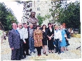 В сентябре 2013 года в нашем городе установлен памятник В.С.Высоцкому.
		На снимке группа бардов "Армавирский Аккорд" в момент открытия памятника.