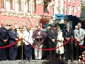 8 мая 2002 года в Москве, на Старом Арбате, открыт памятник Булату Окуджаве. На сцене Иосиф Кобзон.