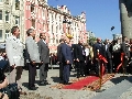 8 мая 2002 года в Москве, на Старом Арбате, открыт памятник Булату Окуджаве.