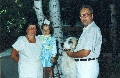 На фото слева направо: Ирина Демидова, Лера Демидова, собака Нерон, Андрей Демидов.