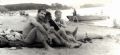 Грушинский- 4-7 июля 1991-
На Волжском пляже
(еще не было понтонного моста!)
Николай Адаменко в обнимку с дЭвушками