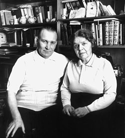 Новелла Матвеева с Иваном Киуру — мужем и поэтом. Фото В. Россинского
